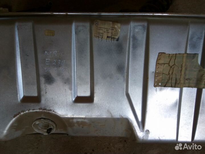 Бак топливный Mercedes W210