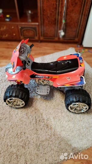 Детский квадроцикл на аккумуляторе