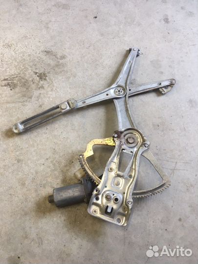 Передний левый стеклоподъемник mercedes w210