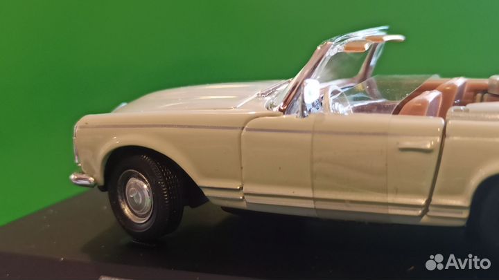 Модель автомобиля mercedes 1:43