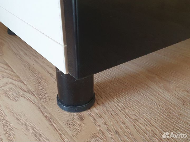 Тумба черного цвета