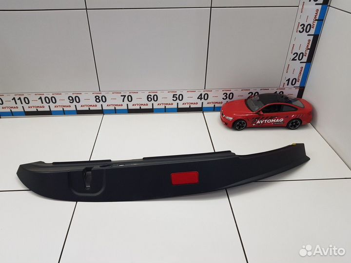 Обшивка замка двери задняя левая (Hyundai Equus)