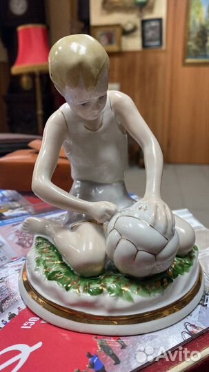 Статуэтка юный футболист Чудово