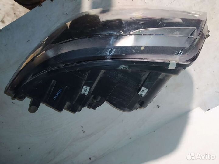 Фара левая Фольксваген Амарок 2010-2020