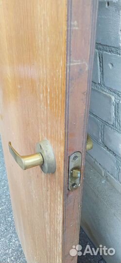 Дверь входная деревянная