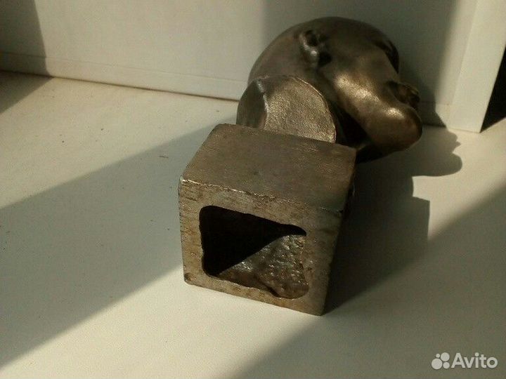 Бюст Ленина