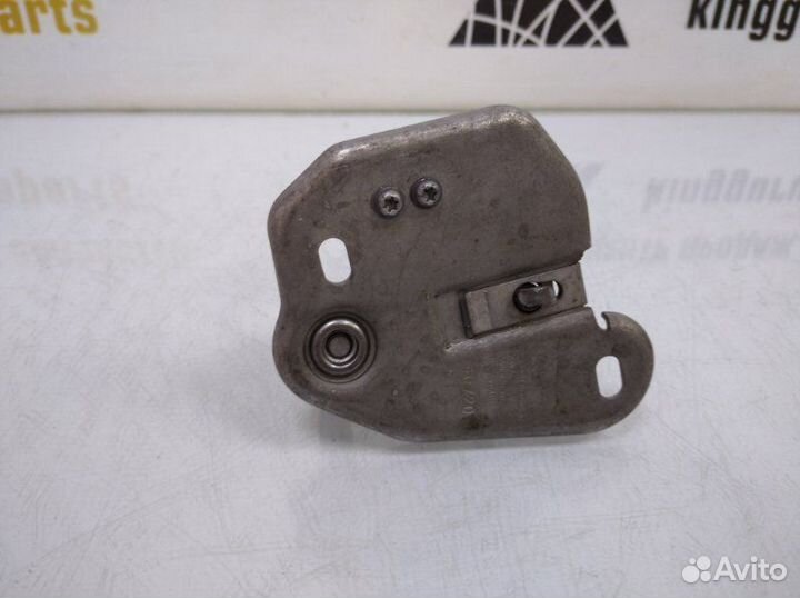 Крюк замка капота Skoda Kodiaq 1 NS7 до рестайлинг