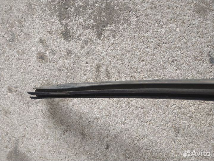 Молдинг стекла передний левый Volvo S40 2