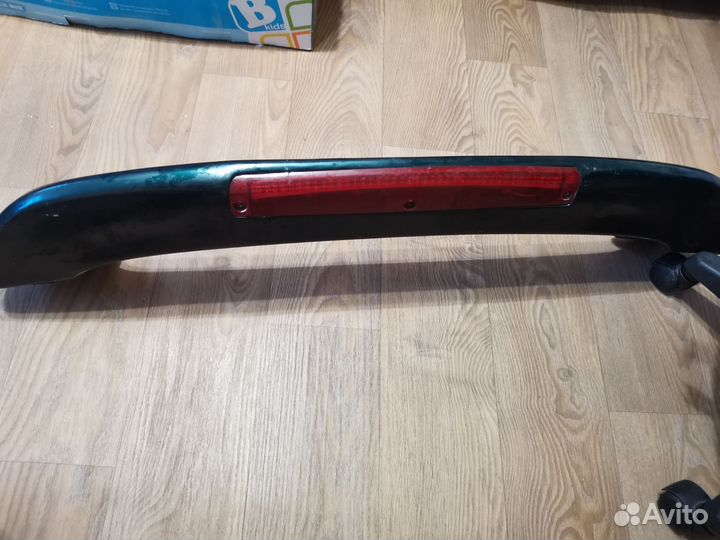 Спойлер на заднюю дверь Toyota rav 4 (2000-2005)