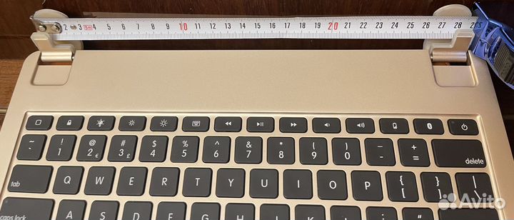 Клавиатура с креплением для планшета