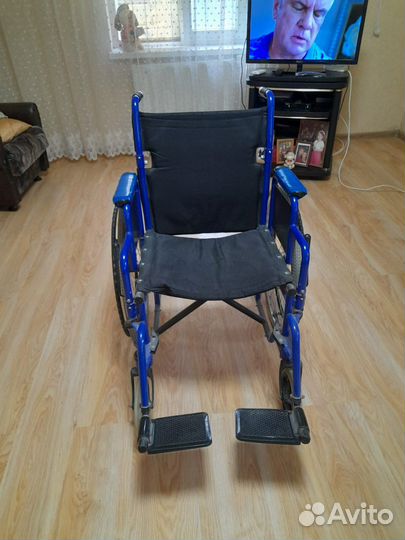 Коляска инвалидная и ходунки