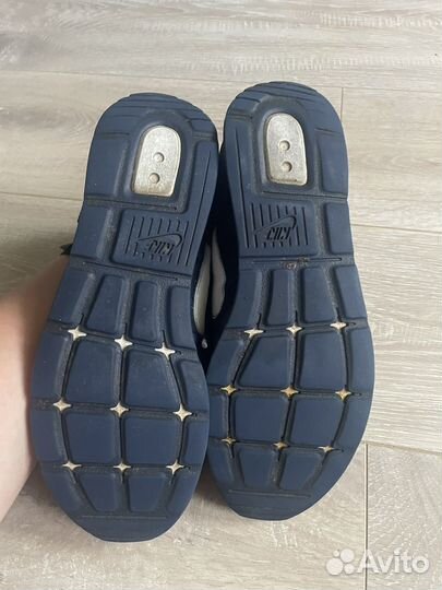 Nike md runner