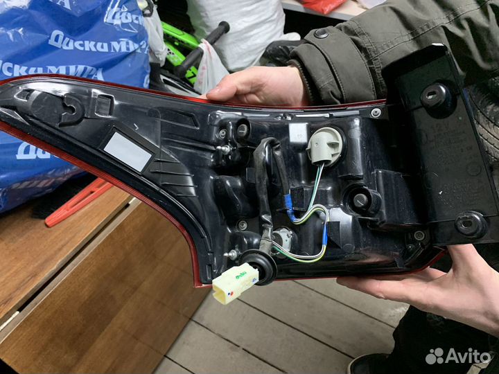 Мицубиши аутлендер Правый стоп сигнал от автомобил