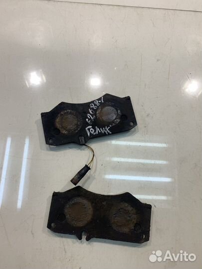 Колодки тормозные передние износ 20