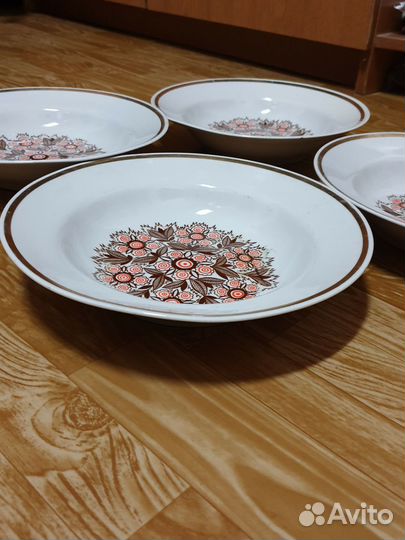 Столовый набор. Тарелки. Кружки. Чайный сервиз