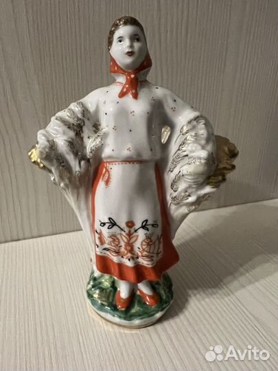 Статуэтка карандашница девушка со снопом