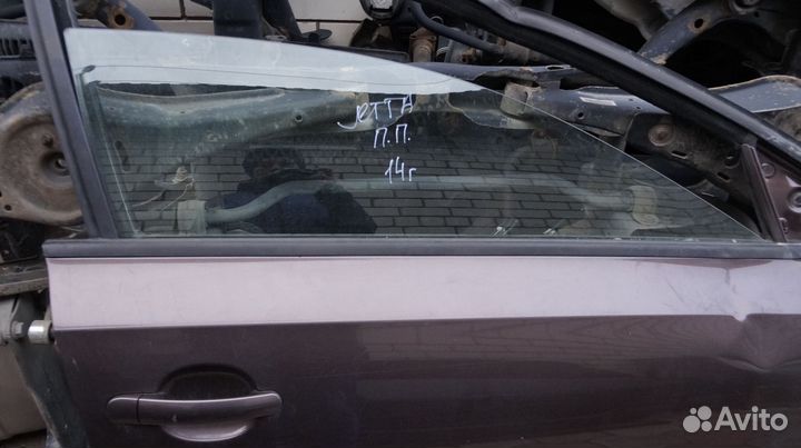 Стекло двери левое правое Volkswagen Jetta 6