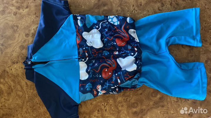 Плавательный костюм