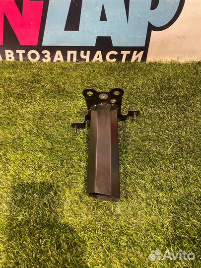 Усилитель переднего бампера нижний Fiat 124 2018