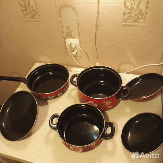 Кастрюли эмалированные новые