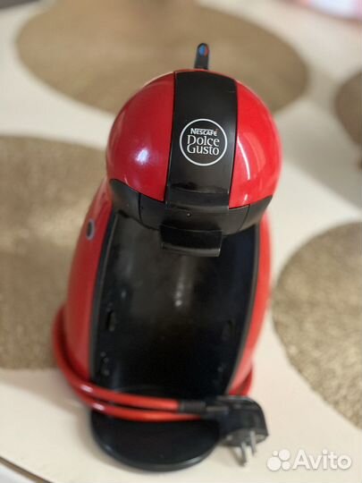 Кофемашина капсульная Dolce Gusto, красный
