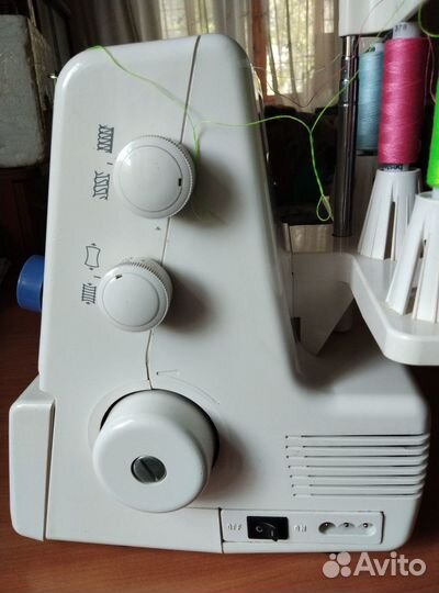 Швейная машинка: Оверлок Janome 9002D