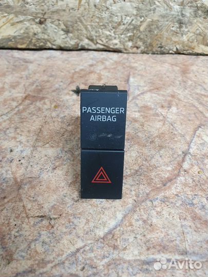 Кнопка аварийного сигнала Skoda Octavia (A7) 2013