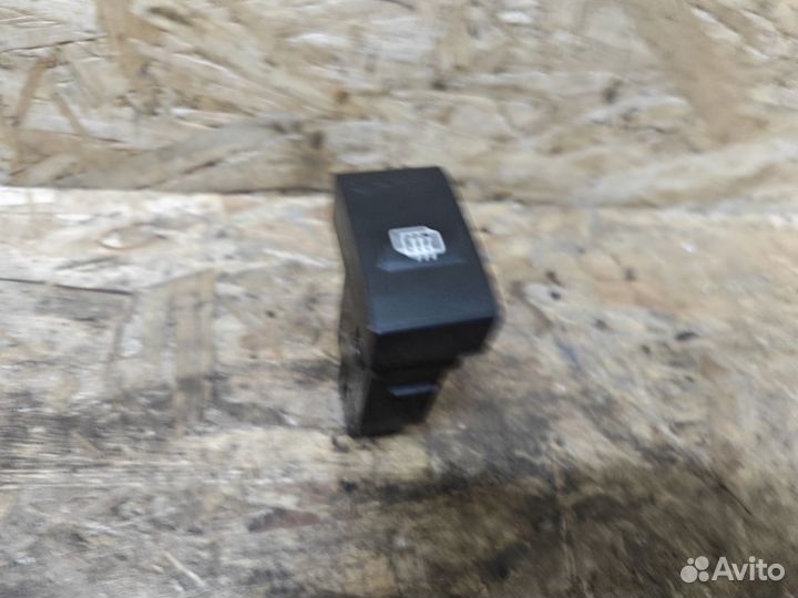 Кнопка обогрева заднего стекла Kia Sorento 1