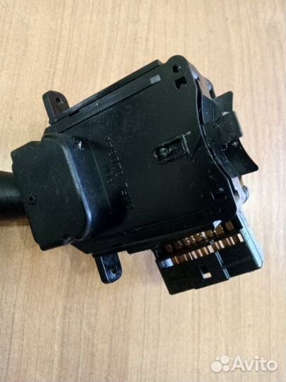 Подрулевой переключатель поворотников (света)