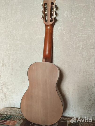 Тревел гитара, гиталеле Yamaha