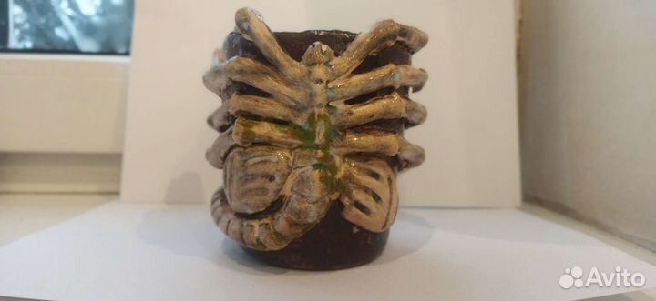 Глиняная кружка с ксеноморфом керамика