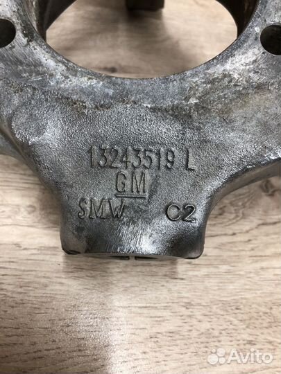 Кулак поворотный левый Opel Insignia