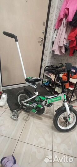 Детский велосипед с ручкой