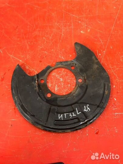 Пыльник тормозного диска левый Nissan Teana J32