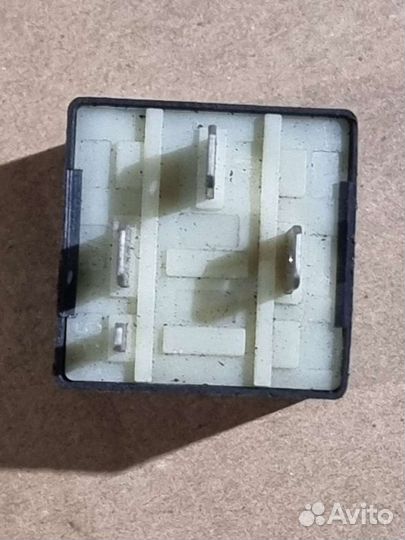 Реле топливного насоса Октавия Тур