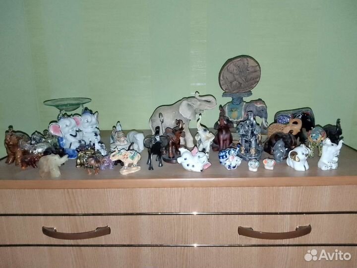 Коллекция фигурок слонов