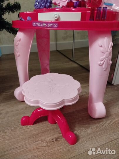 Детский туалетный столик со стулом новый