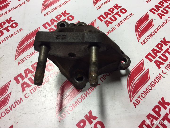 Кронштейн подушки двс Hyundai Veloster 2011