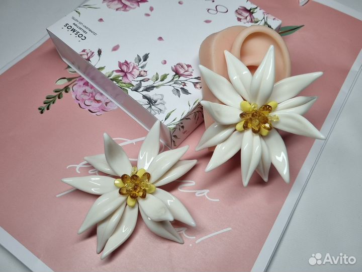 Серьги крупный цветок