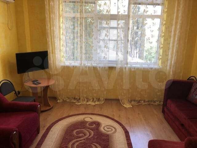 Комната 18 м² в 1-к., 1/2 эт.