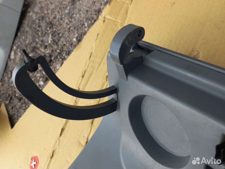 Mercedes Vito (639) крышка бардачка ручка-замок