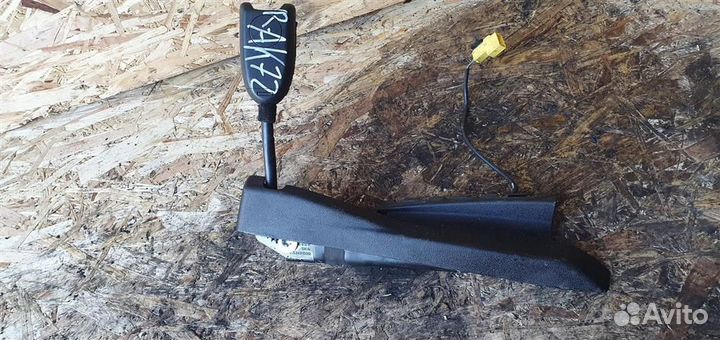 Преднатяжитель ремня правый Opel Astra J 2010-2017