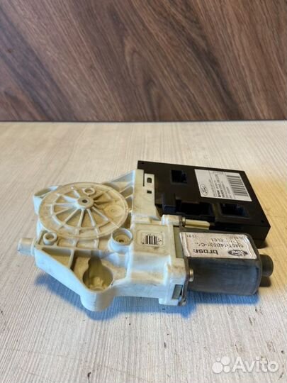 Мотор стеклоподъемника передний левый Ford Focus 2