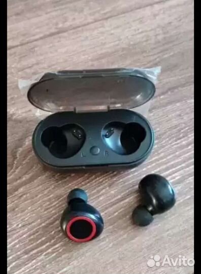 Беспроводные наушники с сенсорным управлением