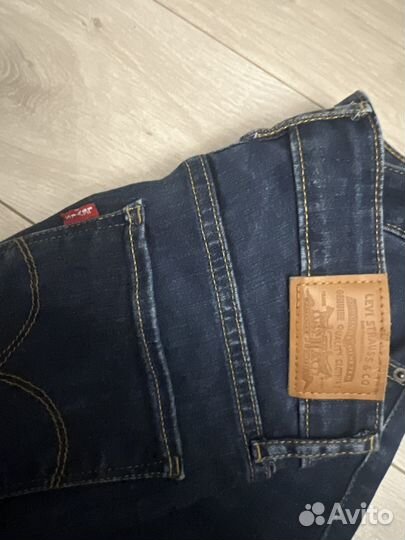 Джинсы Levi's