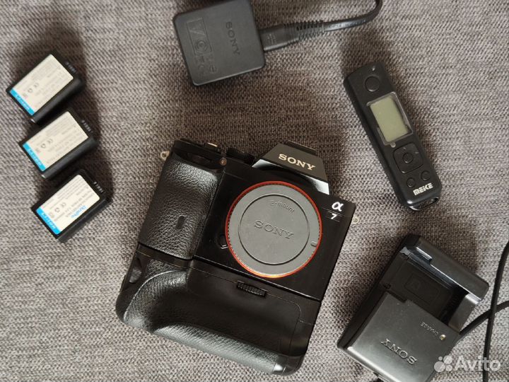 Фотоаппарат Sony a7 + объектив + батарейный блок