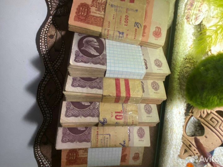Пачки 25 рублей и 10 рублей СССР