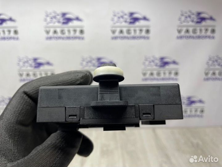 Блок комфорта передний правый Skoda Superb scout