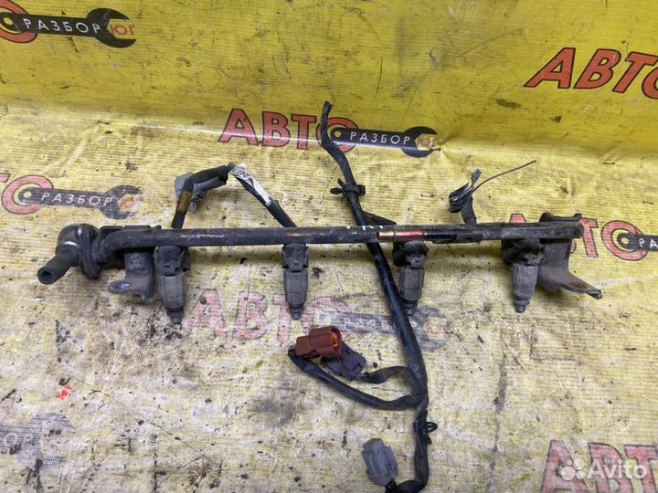 Топливная рампа Nissan Primera W11 SR20DE 1998