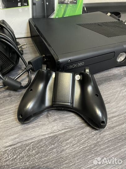 Xbox 360 Slim / в отличном состоиянии / игры